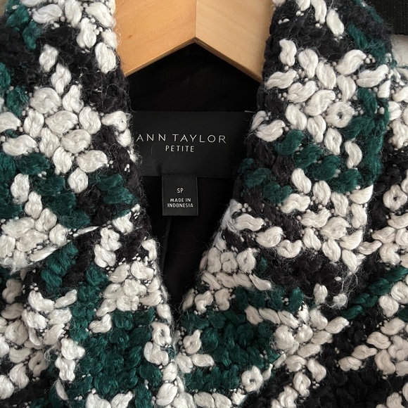 Ann Taylor Houndstooth Chesterfield Coat in Size Small Petite - Picture 4 of 5